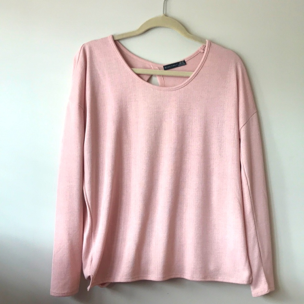 🌺 Long sleeve shirt with draped open back